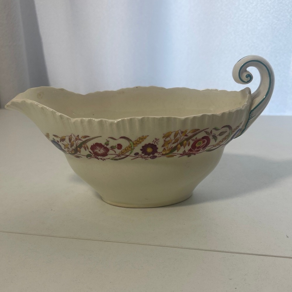 Wedgwood Cornflower Gravy Boat Etruria England‎ AK 8023 Antique Scalloped